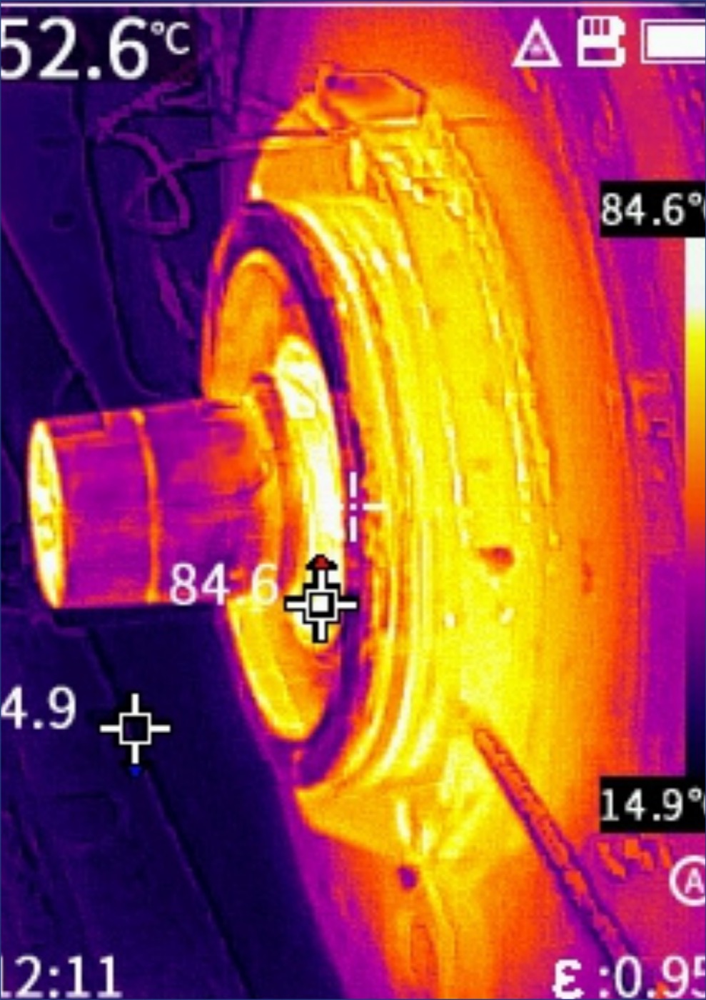 Termowizyjny pomiar temperatury łożyska koła zestawu kołowego wykonywany w Zakładzie Elektromechanicznym ELREM Sp. z o.o.